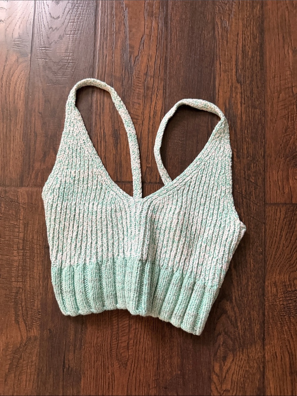 Chunky Knit V-Neck Cropped Tank Top in Mint and Off-White